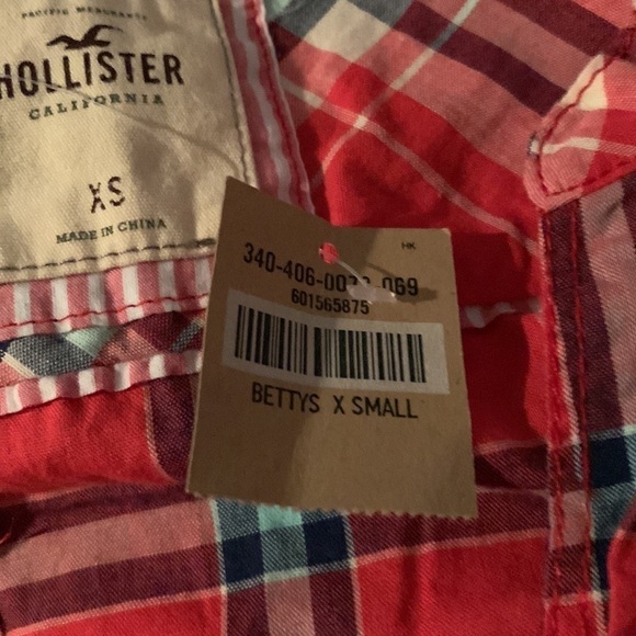 NWT Hollister Flip Cuffs deep ruffle V-neck, LS button-down red plaid blouse - Picture 7 of 10